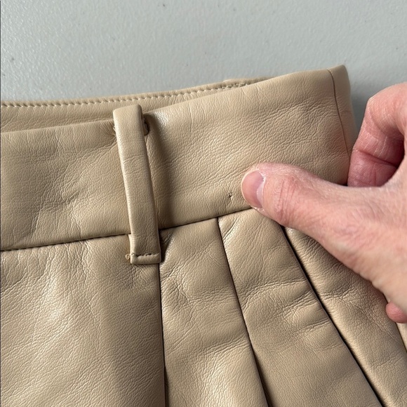 Aritzia Wilfred Effortless Short Vegan Leather Flax Beige - Picture 15 of 15